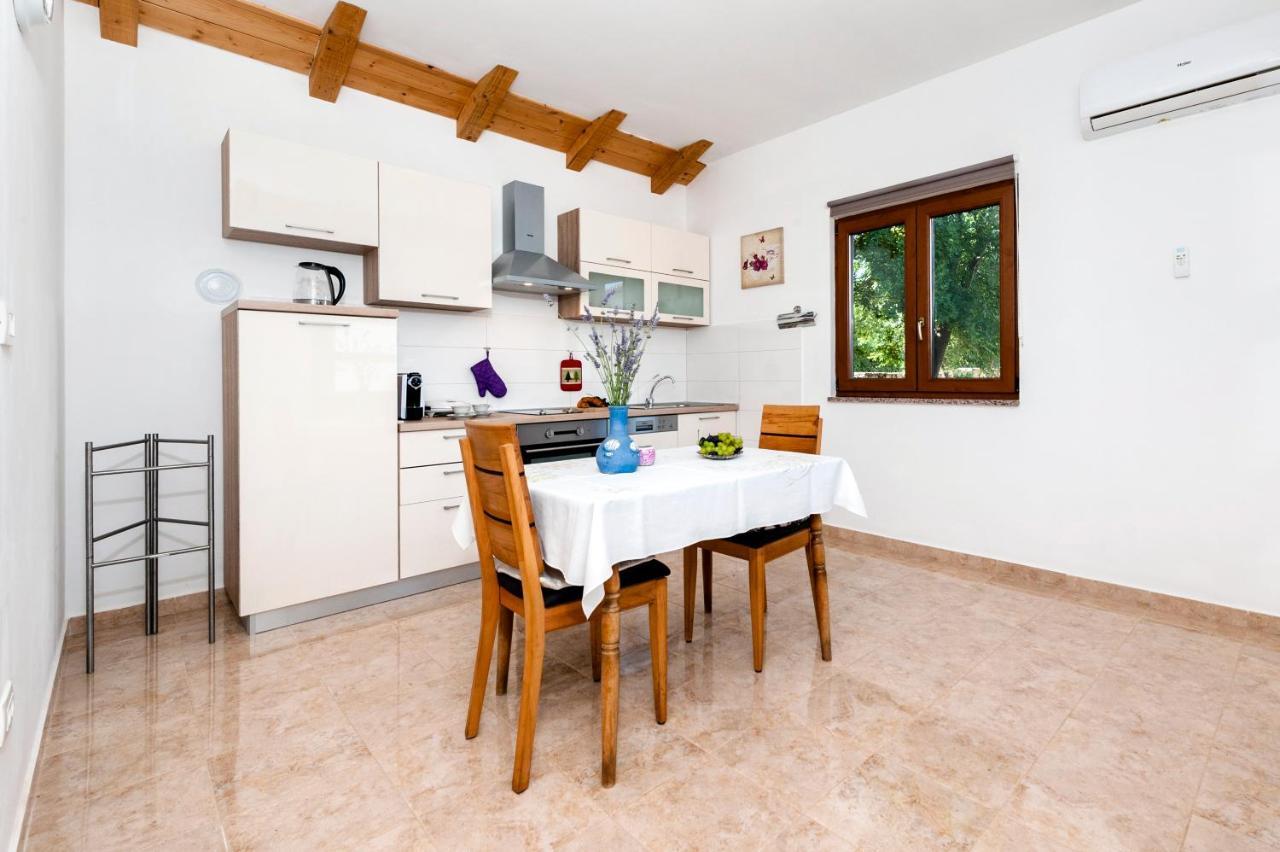 Ferienwohnung House Lena - 800 M From The Sea Rovinj Exterior foto